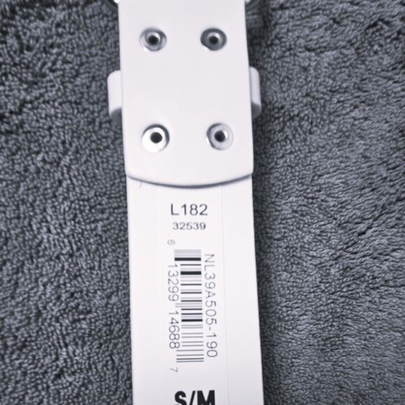 Women's NWT Faux Leather Belt No Boundaries White w/Metal Stud Stars Sm/Med T2 - Picture 3 of 5